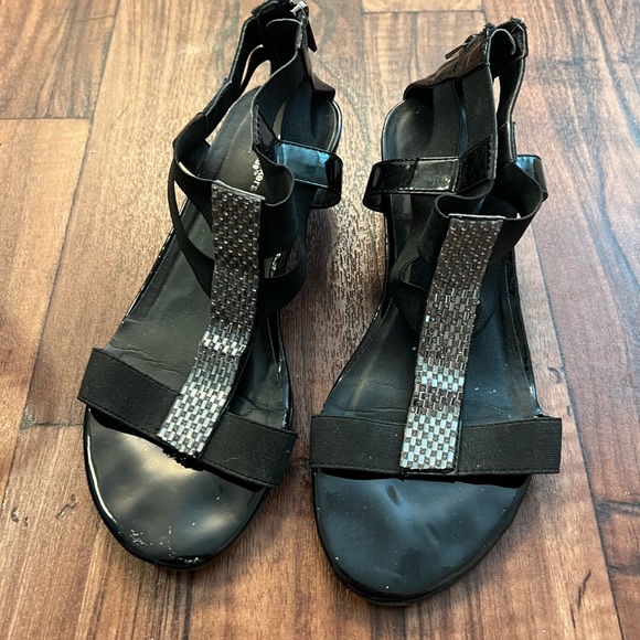 Sandals - Picture 1 of 3